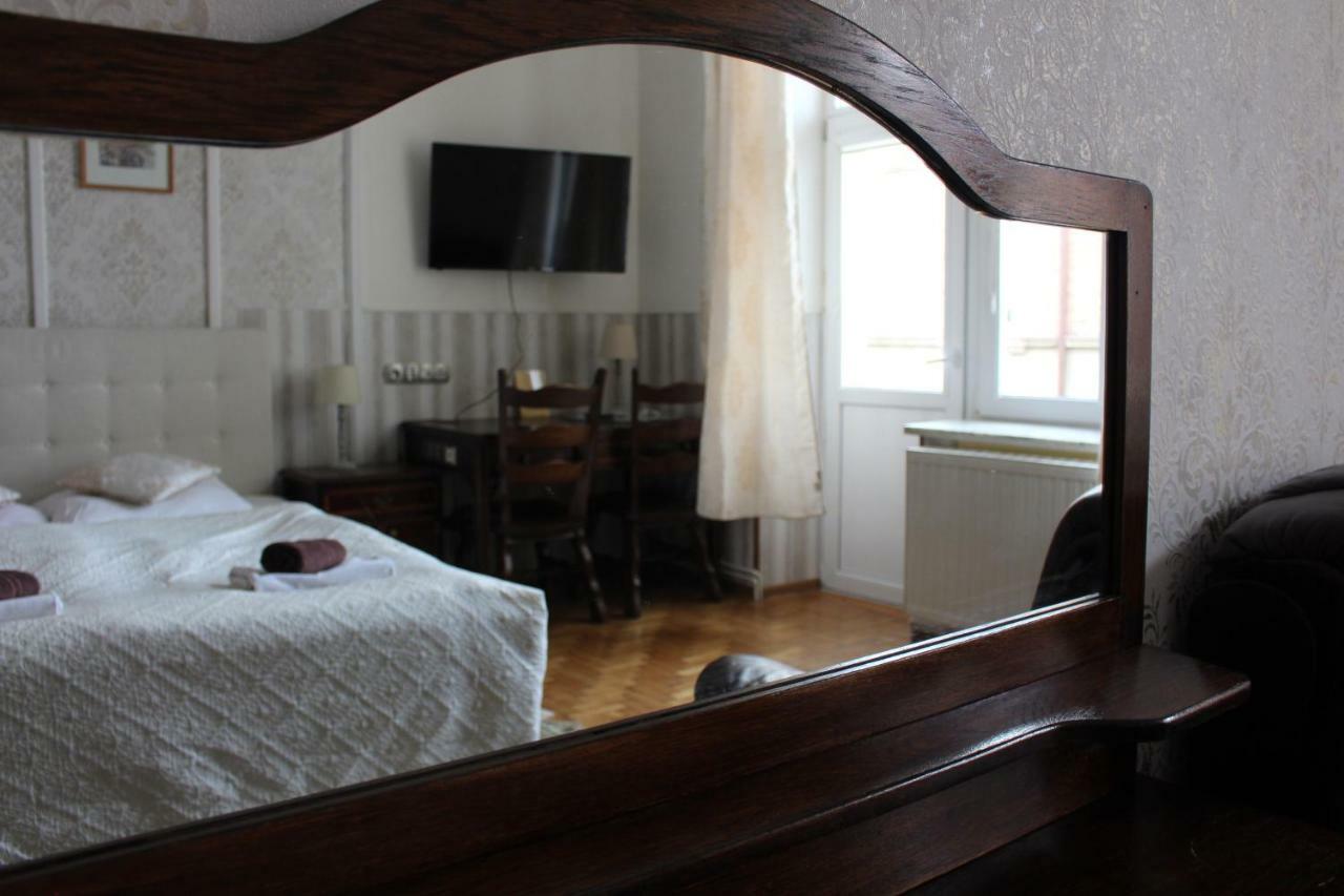 Apartament City, Clock Кросно Экстерьер фото
